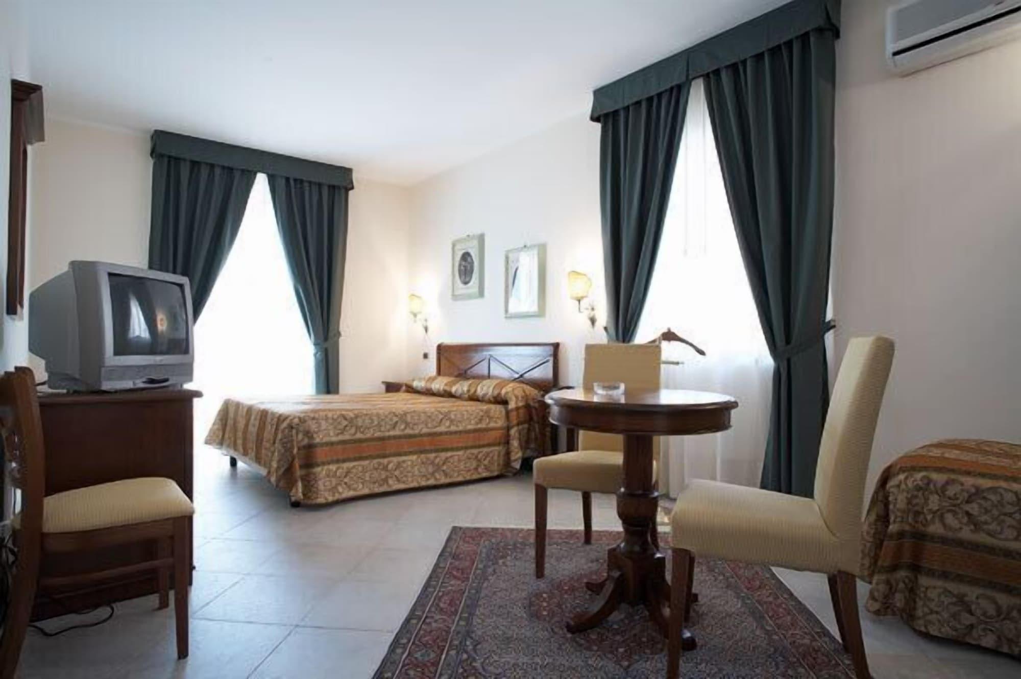 Hotel Delle Palme ฟาลโกเน ภายนอก รูปภาพ
