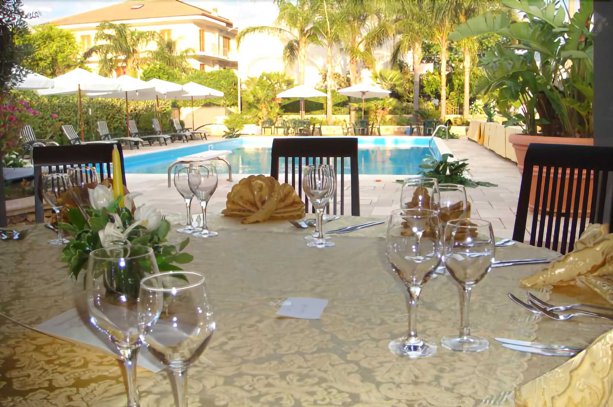 Hotel Delle Palme ฟาลโกเน ภายนอก รูปภาพ